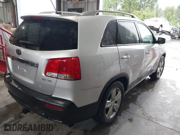 2013 Kia Sorento EX with VIN 5XYKU4A20DG313084, listed as a IAAI auction lot 41976552 with 168,397 mi miles and . Bid and sale history available at carsss.com. Image 4.