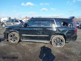2019 Cadillac Escalade Luxury with VIN 1GYS4BKJ5KR354572, listed as a IAAI auction lot 41071039 with 98,256 mi miles. Bid and sale history available at carsss.com. Image 14.