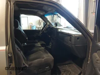 2000 Chevrolet Silverado 1500 LS with VIN 1GCEK19TXYZ323188, listed as a IAAI auction lot 40906952 with 176,824 mi miles. Bid and sale history available at carsss.com. Image 5.