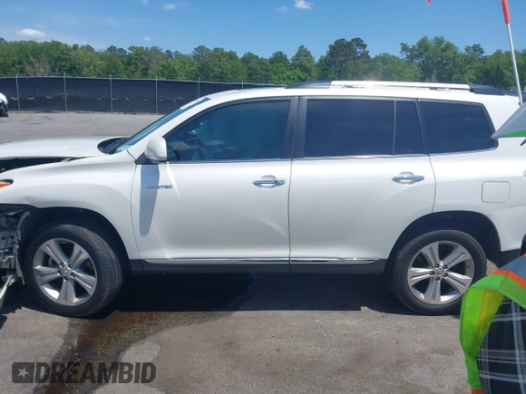 2013 Toyota Highlander Limited z VIN 5TDYK3EH9DS119939, wystawiony jako IAAI lot #42168374 z przebiegiem 98 918 mil mil oraz . Historia ofert i sprzedaży dostępna na DreamBid. Obrazek 14.