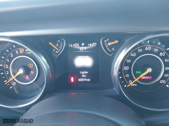 2018 Jeep Wrangler Unlimited Sport S with VIN 1C4HJXDG0JW166601, listed as a IAAI auction lot 41650217 with 30,319 mi miles. Bid and sale history available at carsss.com. Image 7.