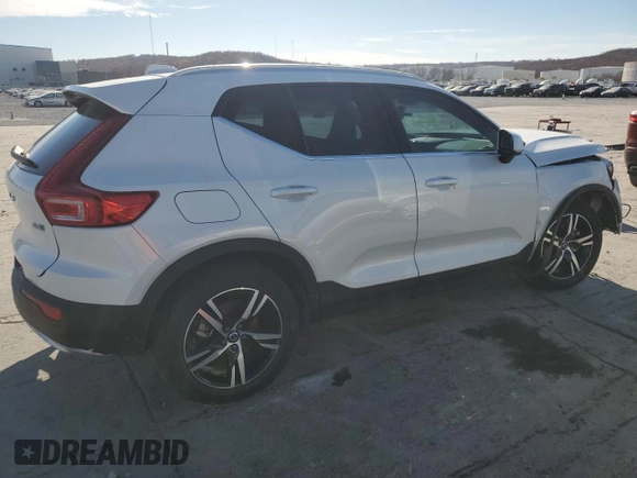 2023 Volvo XC40 Plus Bright Theme with VIN YV4L12UE0P2042286, listed as a Copart auction lot 83901364 with 42,235 mi miles and Clean Title. Bid and sale history available at carsss.com. Image 3.