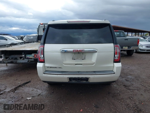 2015 GMC Yukon XL Denali with VIN 1GKS2JKJ2FR590502, listed as a IAAI auction lot 41758575 with 129,777 mi miles. Bid and sale history available at carsss.com. Image 15.