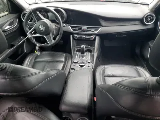 2019 Alfa Romeo Giulia z VIN ZARFAMAN6K7598202, wystawiony jako Copart lot #50883345 z przebiegiem Nie podano mil oraz Szkoda całkowita • Salvage title. Historia ofert i sprzedaży dostępna na DreamBid. Obrazek 8.
