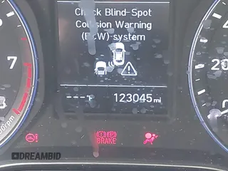 2019 Hyundai Kona Limited with VIN KM8K33A58KU240609, listed as a IAAI auction lot 41272652 with 123,045 mi miles. Bid and sale history available at carsss.com. Image 7.