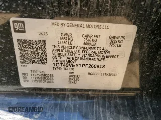 2023 GMC Sierra 3500HD AT4 z VIN 1GT49VEY1PF260918, wystawiony jako Copart lot #72765654 z przebiegiem 13 596 mil mil oraz Szkoda całkowita • Salvage title. Historia ofert i sprzedaży dostępna na DreamBid. Obrazek 14.