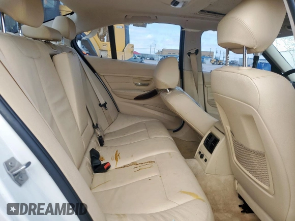 2013 BMW 3 Series 328i xDrive z VIN WBA3B3C56DJ811038, wystawiony jako Copart lot #55895825 z przebiegiem 111 090 mil mil oraz Czysty tytuł • Clean title. Historia ofert i sprzedaży dostępna na DreamBid. Obrazek 10.