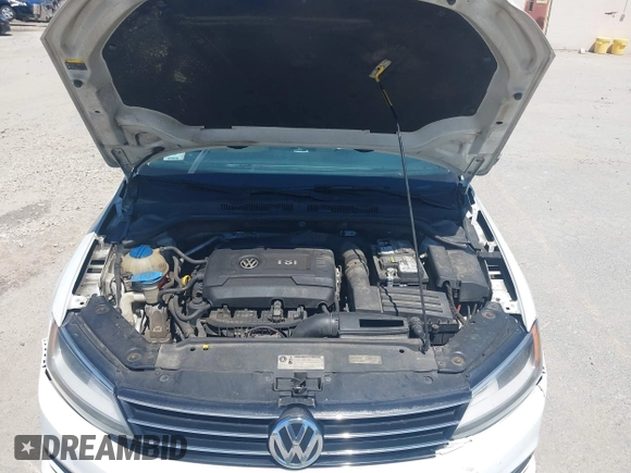2015 Volkswagen Jetta SE z VIN 3VWD17AJ5FM233468, wystawiony jako IAAI lot #42366037 z przebiegiem 301 992 mil mil oraz . Historia ofert i sprzedaży dostępna na DreamBid. Obrazek 10.