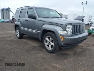 2012 Jeep Liberty Sport Latitude z VIN 1C4PJMAK7CW192330, wystawiony jako IAAI lot #42247995 z przebiegiem 171 657 mil mil oraz . Historia ofert i sprzedaży dostępna na DreamBid. Obrazek 1.