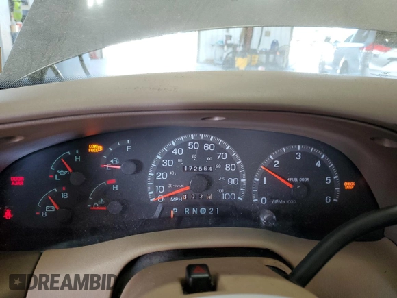 1998 Ford Expedition XLT with VIN 1FMRU17L6WLB43586, listed as a Copart auction lot 64261125 with 172,564 mi miles and Salvage title. Bid and sale history available at DreamBid. Image 9.