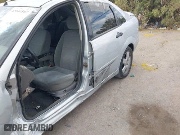 2003 Ford Focus ZTS with VIN 1FAFP38343W294841, listed as a IAAI auction lot 42040502 with 187,242 mi miles and . Bid and sale history available at carsss.com. Image 6.