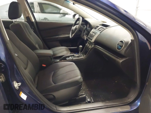 2011 Mazda 6 i Touring z VIN 1YVHZ8CHXB5M26853, wystawiony jako IAAI lot #42346694 z przebiegiem 107 575 mil mil oraz . Historia ofert i sprzedaży dostępna na DreamBid. Obrazek 5.