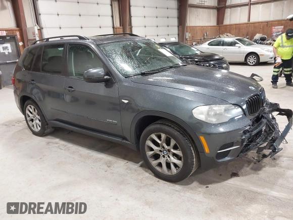 2012 BMW X5 35i z VIN 5UXZV4C59CL985715, wystawiony jako IAAI lot #42307586 z przebiegiem 105 147 mil mil oraz . Historia ofert i sprzedaży dostępna na DreamBid. Obrazek 1.