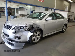 2010 Toyota Camry z VIN 4T1BF3EK0AU083308, wystawiony jako Copart lot #53326625 z przebiegiem 179 455 mil mil oraz Szkoda całkowita • Salvage title. Historia ofert i sprzedaży dostępna na DreamBid. Obrazek 1.