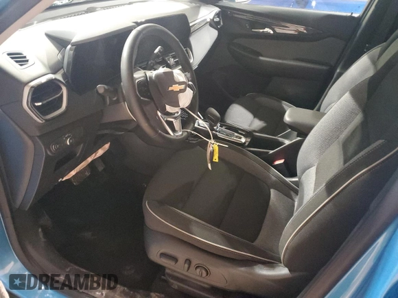 2025 Chevrolet TrailBlazer LT with VIN KL79MRSL1SB017398, listed as a Copart auction lot 43576365 with 2,398 mi miles and Salvage Title. Bid and sale history available at DreamBid. Image 7.