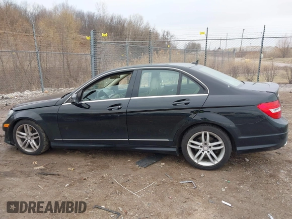 2013 Mercedes-Benz C 300 Sport с VIN WDDGF8AB9DR286014, выставлен на аукционе IAAI как лот 41878422 с пробегом 83 702 миль миль и . История ставок и продаж доступна на DreamBid. Изображение 14.