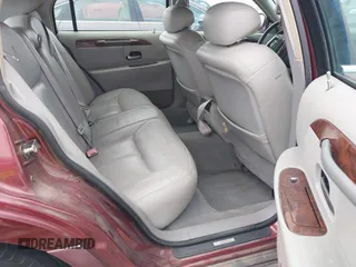 2002 Lincoln Town Car Cartier z VIN 1LNHM83W52Y626407, wystawiony jako IAAI lot #37616886 z przebiegiem 100 272 mil mil oraz . Historia ofert i sprzedaży dostępna na DreamBid. Obrazek 8.