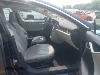 2013 Tesla Model S Performance z VIN 5YJSA1CP1DFP21827, wystawiony jako IAAI lot #42494897 z przebiegiem 148 150 mil mil oraz . Historia ofert i sprzedaży dostępna na DreamBid. Obrazek 5.