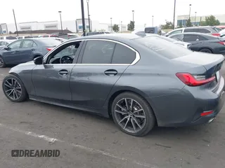 2022 BMW 3 Series 330i z VIN 3MW5R1J01N8C33802, wystawiony jako IAAI lot #41856666 z przebiegiem 41 095 mil mil oraz . Historia ofert i sprzedaży dostępna na DreamBid. Obrazek 15.