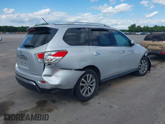 2016 Nissan Pathfinder Platinum z VIN 5N1AR2MNXGC662989, wystawiony jako IAAI lot #42315335 z przebiegiem 128 956 mil mil oraz . Historia ofert i sprzedaży dostępna na DreamBid. Obrazek 4.