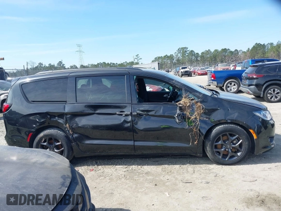 2019 Chrysler Pacifica Limited 35th Anniversary with VIN 2C4RC1GG3KR617683, listed as a IAAI auction lot 41661949 with 79,779 mi miles and . Bid and sale history available at DreamBid. Image 13.