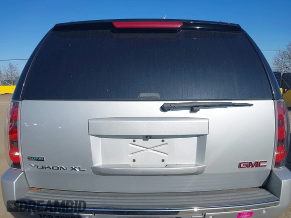 2010 GMC Yukon XL Denali with VIN 1GKUKMEF0AR176578, listed as a IAAI auction lot 41444927 with 175,100 mi miles. Bid and sale history available at carsss.com. Image 16.