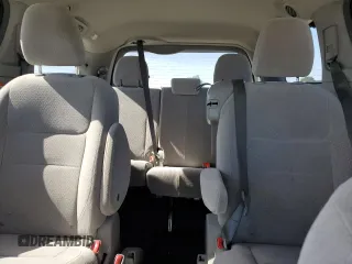 2017 Toyota Sienna LE Auto Access Seat с VIN 5TDKZ3DC9HS879429, выставлен на аукционе Copart как лот 58026905 с пробегом 121 659 миль миль и Списание • Salvage title. История ставок и продаж доступна на DreamBid. Изображение 10.