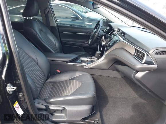 2018 Toyota Camry LE z VIN 4T1B11HK2JU002873, wystawiony jako IAAI lot #41637537 z przebiegiem 136 950 mil mil oraz . Historia ofert i sprzedaży dostępna na DreamBid. Obrazek 5.