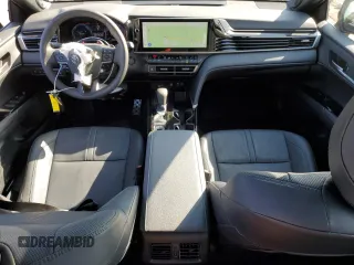 2025 Toyota Camry LE z VIN 4T1DBADK5SU015503, wystawiony jako Copart lot #51480665 z przebiegiem 3 525 mil mil oraz Szkoda całkowita • Salvage title. Historia ofert i sprzedaży dostępna na DreamBid. Obrazek 8.