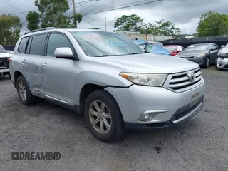 2011 Toyota Highlander z VIN 5TDBK3EH9BS084094, wystawiony jako IAAI lot #41959784 z przebiegiem 314 927 mil mil oraz . Historia ofert i sprzedaży dostępna na DreamBid. Obrazek 1.