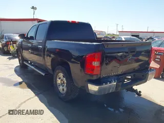 2013 Chevrolet Silverado 1500 LT with VIN 3GCPKSE70DG106167, listed as a IAAI auction lot 41745580 with 205,870 mi miles. Bid and sale history available at carsss.com. Image 3.