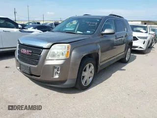 2010 GMC Terrain SLE-2 z VIN 2CTFLDEY4A6340188, wystawiony jako IAAI lot #42478916 z przebiegiem 81 123 mil mil oraz . Historia ofert i sprzedaży dostępna na DreamBid. Obrazek 2.