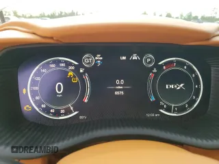2023 Aston Martin DBX 707 z VIN SD7VUJBW4PTV06800, wystawiony jako Copart lot #79056214 z przebiegiem 6575 mil mil oraz Nie do naprawy. Historia ofert i sprzedaży dostępna na DreamBid. Obrazek 9.