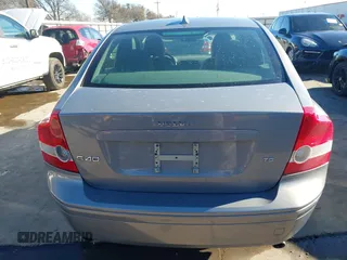 2005 Volvo S40 with VIN YV1MS682352101690, listed as a IAAI auction lot 41381539 with 104,494 mi miles. Bid and sale history available at carsss.com. Image 20.