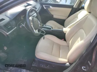 2013 Lexus CT 200h z VIN JTHKD5BH7D2125213, wystawiony jako Copart lot #49122645 z przebiegiem 166 743 mil mil oraz Szkody całkowita. Historia ofert i sprzedaży dostępna na DreamBid. Obrazek 7.