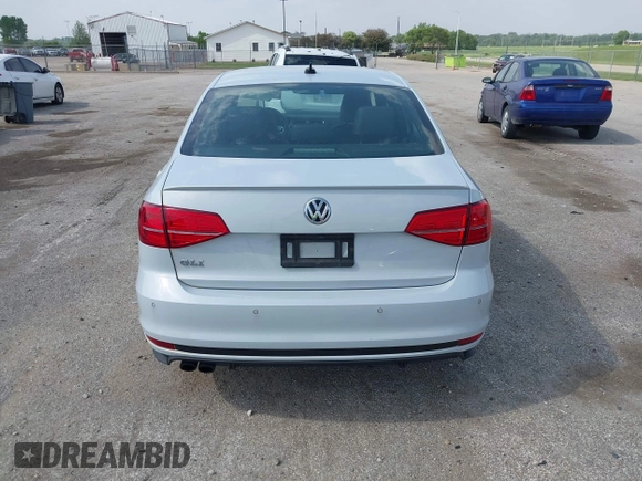 2017 Volkswagen Jetta GLI z VIN 3VW5T7AJ0HM338792, wystawiony jako IAAI lot #42285176 z przebiegiem 95 566 mil mil oraz . Historia ofert i sprzedaży dostępna na DreamBid. Obrazek 16.