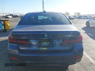 2023 BMW 5 Series 530e z VIN WBA13AG02PCM95685, wystawiony jako IAAI lot #41403195 z przebiegiem Nie podano mil oraz . Historia ofert i sprzedaży dostępna na DreamBid. Obrazek 16.