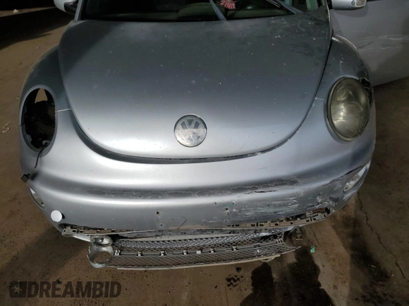 2003 Volkswagen Beetle GLS z VIN 3VWCK21CX3M434601, wystawiony jako Copart lot #44244875 z przebiegiem 77 888 mil mil oraz Szkoda całkowita • Salvage title. Historia ofert i sprzedaży dostępna na DreamBid. Obrazek 11.