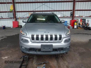 2014 Jeep Cherokee Latitude z VIN 1C4PJMCS7EW124660, wystawiony jako IAAI lot #42310356 z przebiegiem 322 480 mil mil oraz . Historia ofert i sprzedaży dostępna na DreamBid. Obrazek 12.