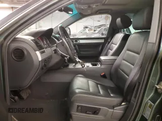 2008 Volkswagen Touareg V6 с VIN WVGBE77L48D026281, выставлен на аукционе Copart как лот 77111554 с пробегом 73 789 миль миль и Списание • Salvage title. История ставок и продаж доступна на DreamBid. Изображение 7.