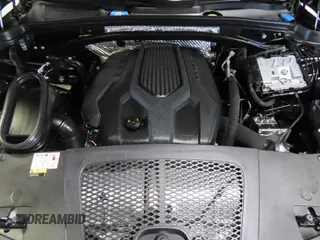 2023 Porsche Macan with VIN WP1AA2A50PLB01554, listed as a Copart auction lot 61992765 with 31,549 mi miles and Salvage title. Bid and sale history available at DreamBid. Image 7.