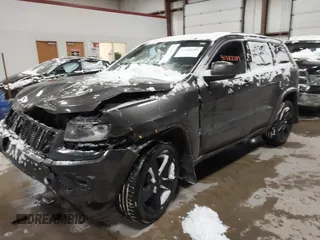 2015 Jeep Grand Cherokee Laredo with VIN 1C4RJFAGXFC752489, listed as a IAAI auction lot 41382389 with 147,892 mi miles. Bid and sale history available at carsss.com. Image 18.