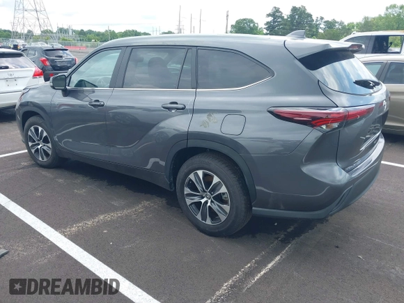 2024 Toyota Highlander LE z VIN 5TDKDRAH3RS543441, wystawiony jako IAAI lot #42429440 z przebiegiem 9 086 mil mil oraz . Historia ofert i sprzedaży dostępna na DreamBid. Obrazek 3.