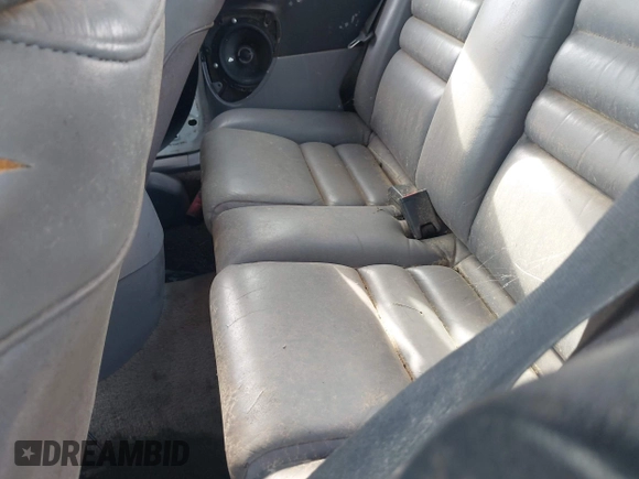 1994 Ford Mustang z VIN 1FALP45T2RF189589, wystawiony jako IAAI lot #42497220 z przebiegiem 98 565 mil mil oraz . Historia ofert i sprzedaży dostępna na DreamBid. Obrazek 8.