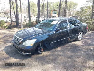 2005 Lexus LS 430 with VIN JTHBN36F355013969, listed as a IAAI auction lot 41887437 with 232,163 mi miles. Bid and sale history available at carsss.com. Image 2.