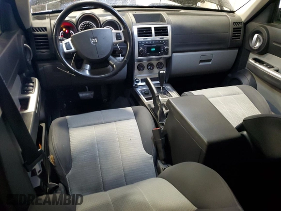 2007 Dodge Nitro SLT z VIN 1D8GU58K17W657064, wystawiony jako Copart lot #53133925 z przebiegiem 126 106 mil mil oraz Szkoda całkowita • Salvage title. Historia ofert i sprzedaży dostępna na DreamBid. Obrazek 8.