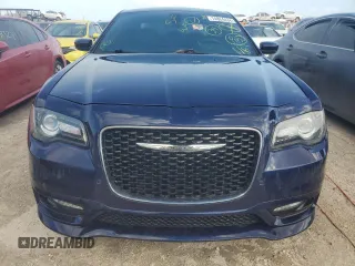 2017 Chrysler 300 S Alloy Edition with VIN 2C3CCABT3HH526748, listed as a Copart auction lot 74824434 with 77,405 mi miles and Salvage Title. Bid and sale history available at DreamBid. Image 5.
