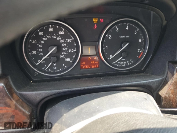 2011 BMW 3 Series 328i xDrive z VIN WBAPK5G50BNN81333, wystawiony jako Copart lot #55957035 z przebiegiem 111 875 mil mil oraz Szkody całkowita. Historia ofert i sprzedaży dostępna na DreamBid. Obrazek 9.