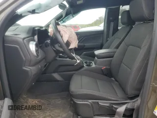 2024 Chevrolet Colorado 4WD LT z VIN 1GCGTCEC5R1108213, wystawiony jako Copart lot #57683765 z przebiegiem 22 022 mil mil oraz Szkoda całkowita • Salvage title. Historia ofert i sprzedaży dostępna na DreamBid. Obrazek 7.