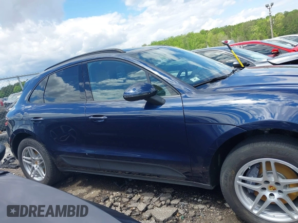 2018 Porsche Macan with VIN WP1AA2A57JLB02790, listed as a IAAI auction lot 42001685 with 59,313 mi miles. Bid and sale history available at carsss.com. Image 14.